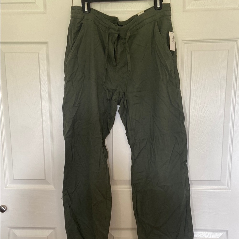 Petite Reitmans Green Wide Leg Pants with Relaxed Fit
